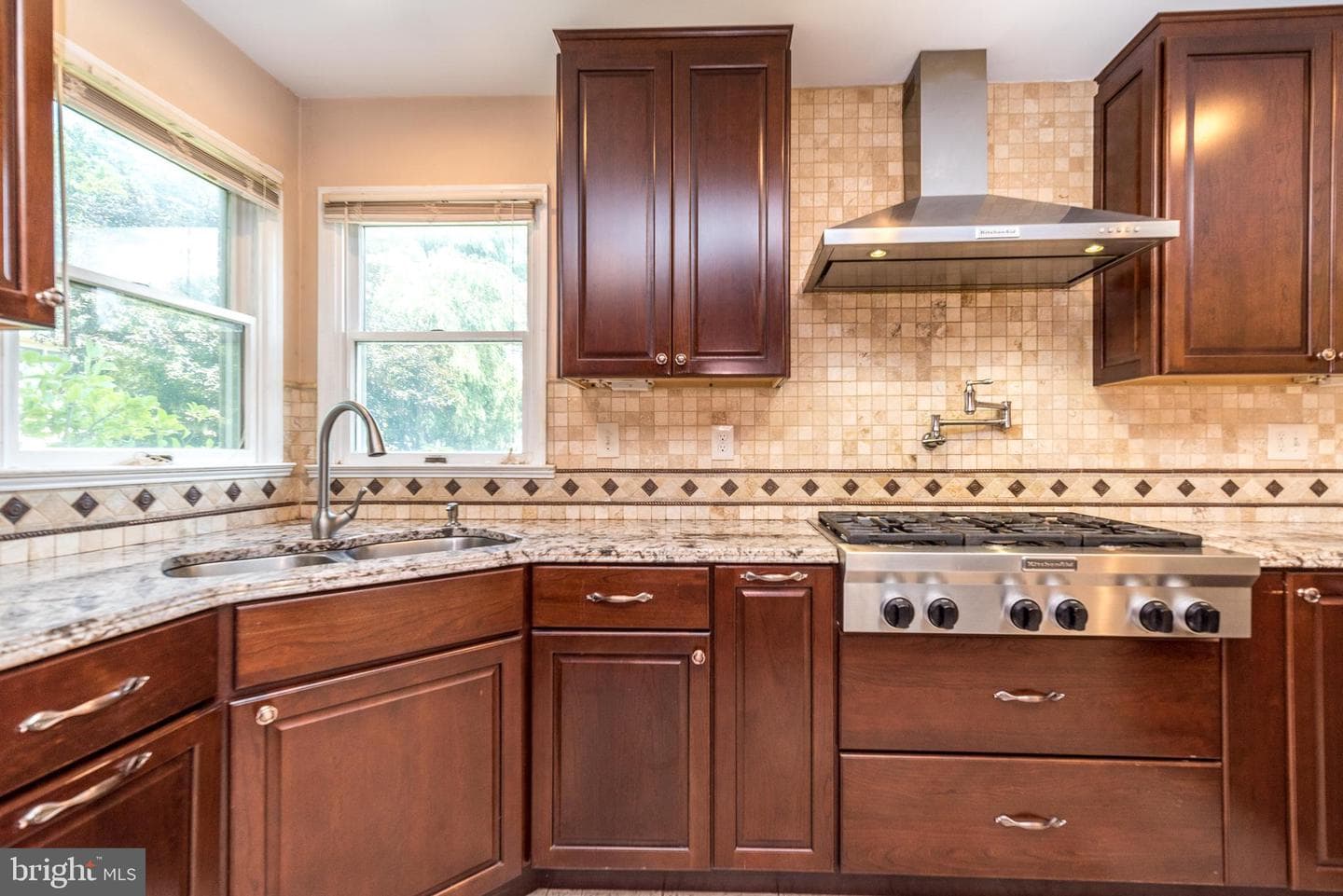 1783 Talbot Road photo 16