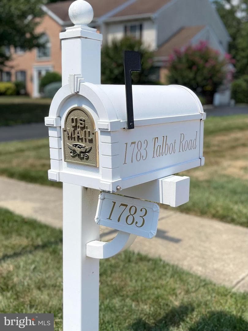 1783 Talbot Road photo 5