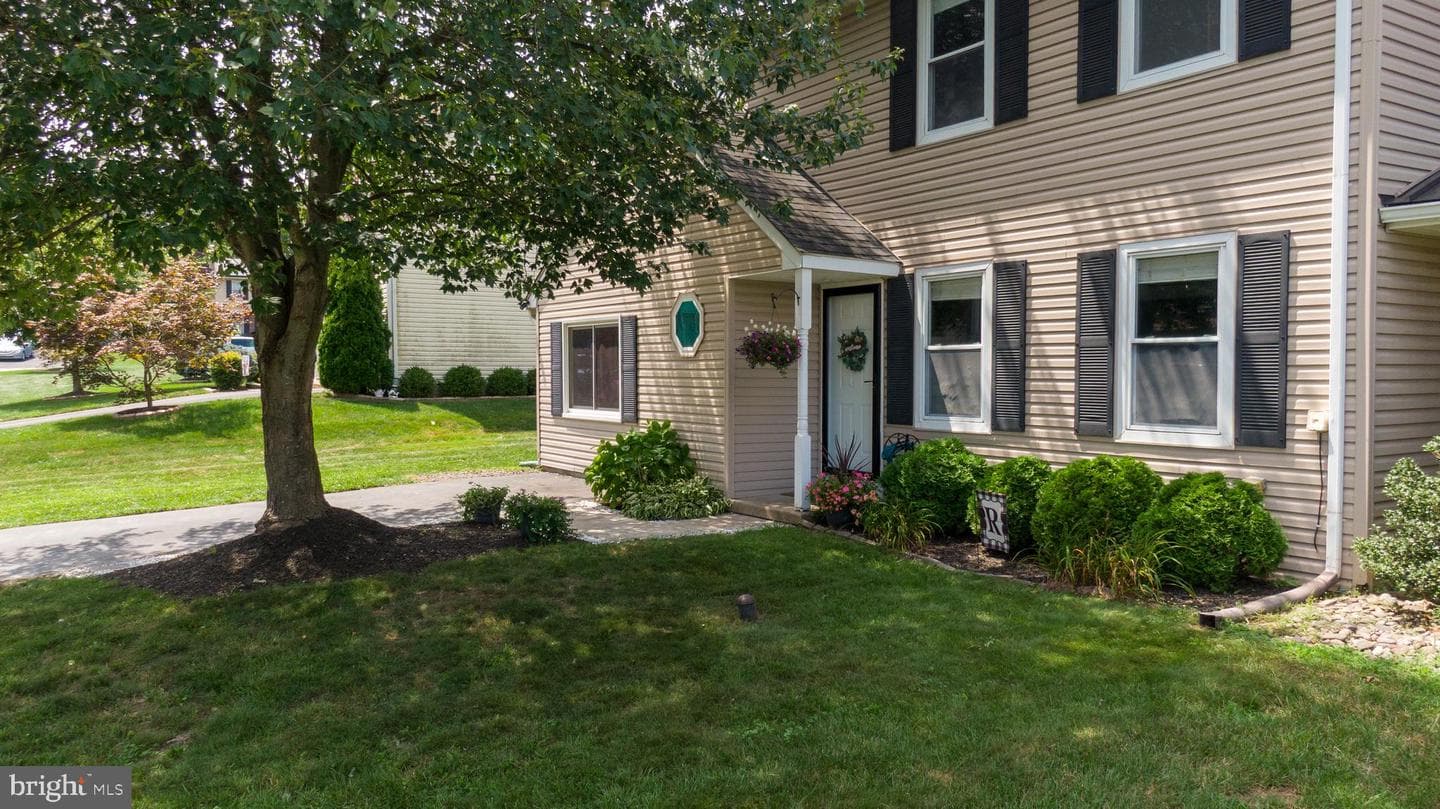 517 Woodbridge Circle photo 2
