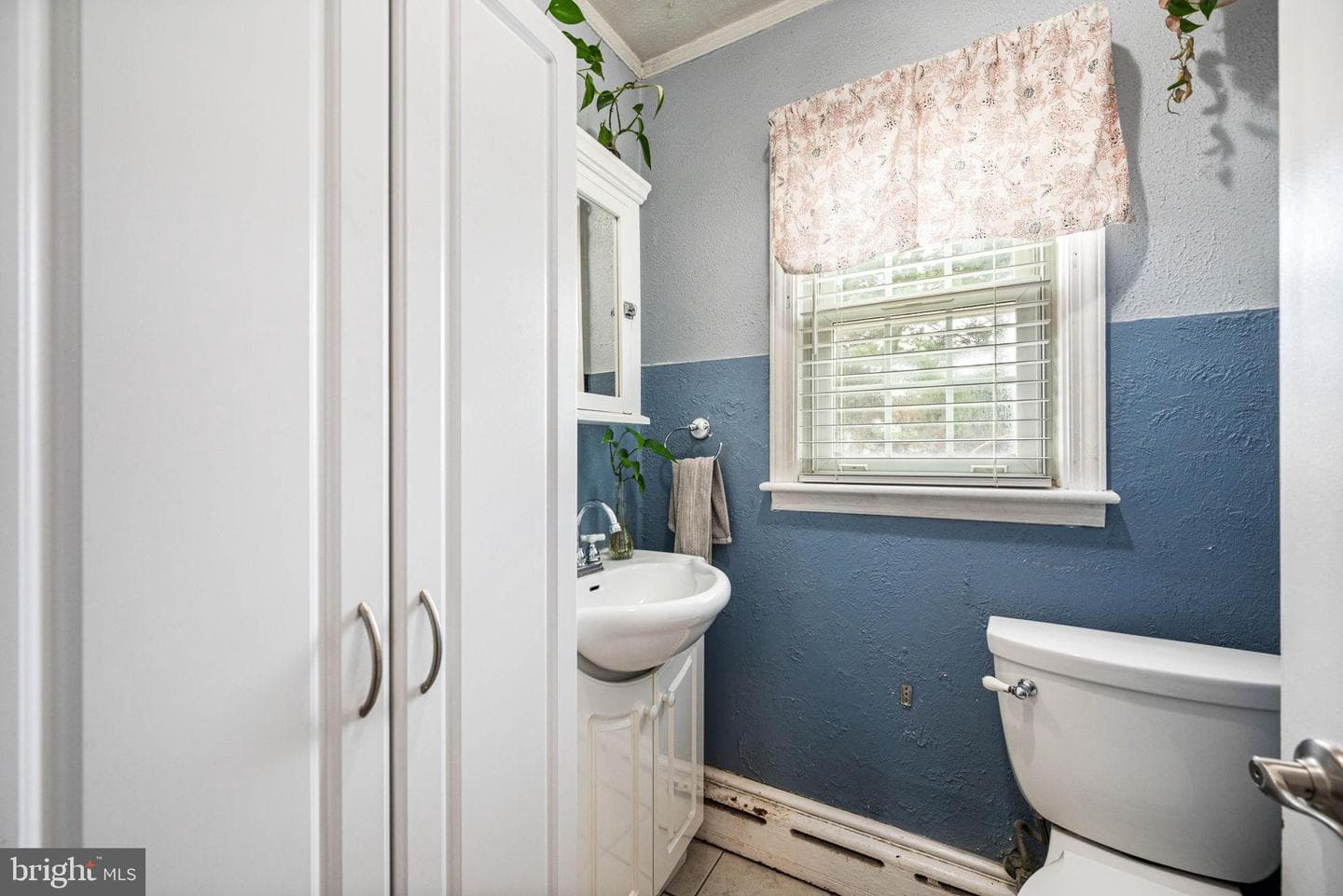 582 N Keim Street photo 13