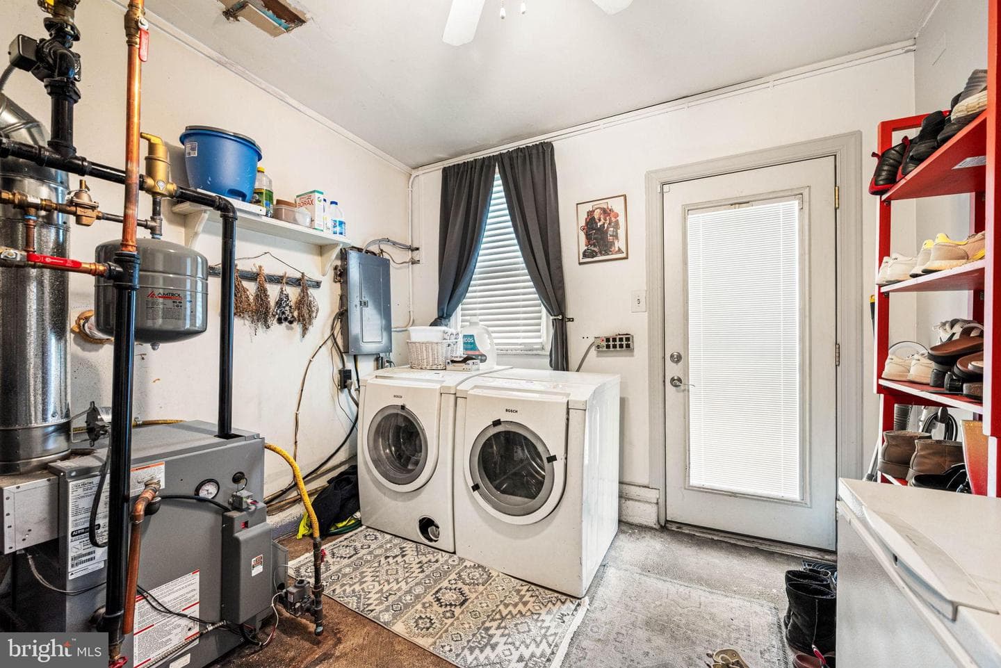 582 N Keim Street photo 16