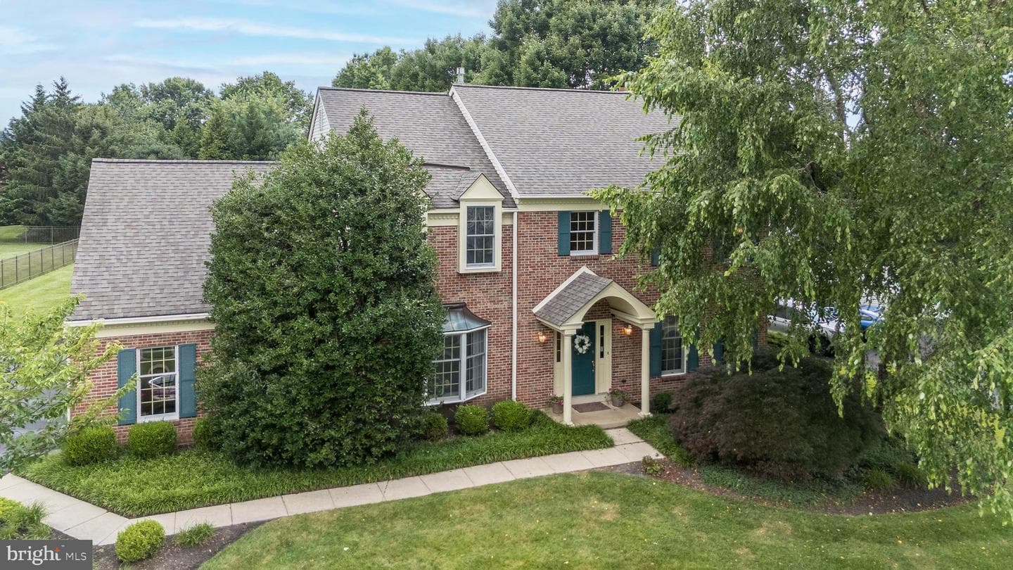 728 Castlewood Drive photo 2