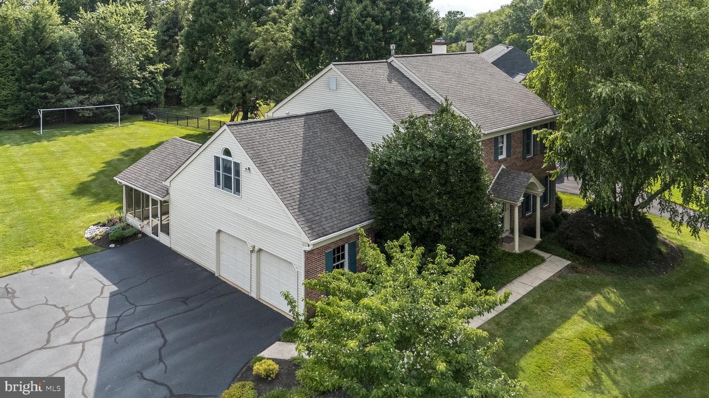 728 Castlewood Drive photo 3