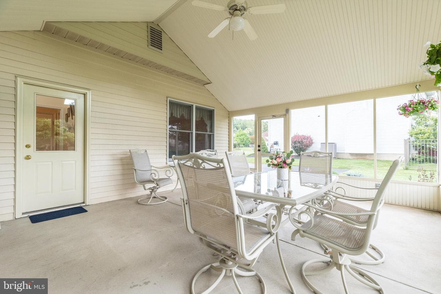 728 Castlewood Drive photo 32