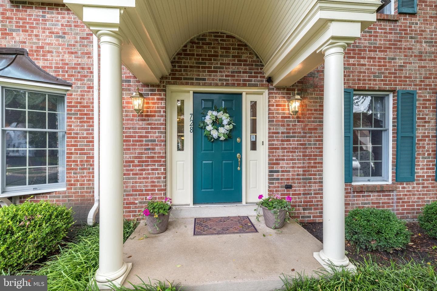 728 Castlewood Drive photo 4