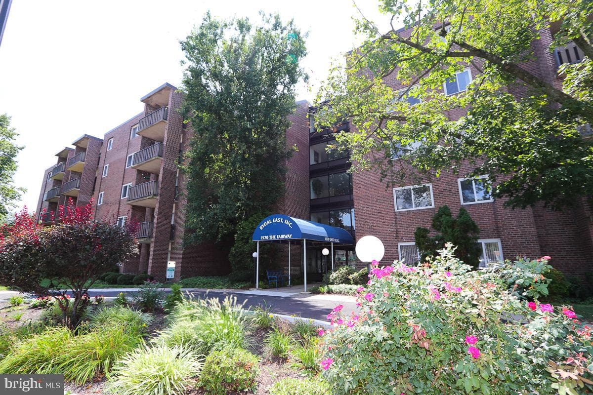 1570 The Fairway #103e photo 35