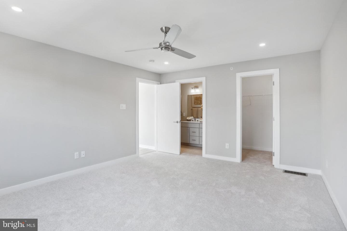 906 Riverplace Drive photo 20