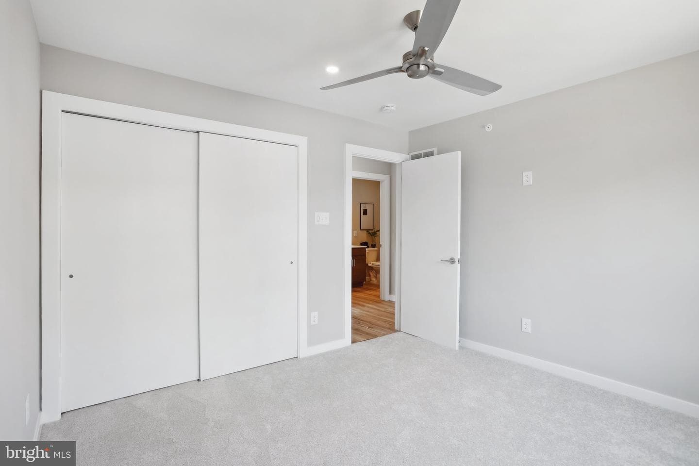 906 Riverplace Drive photo 24