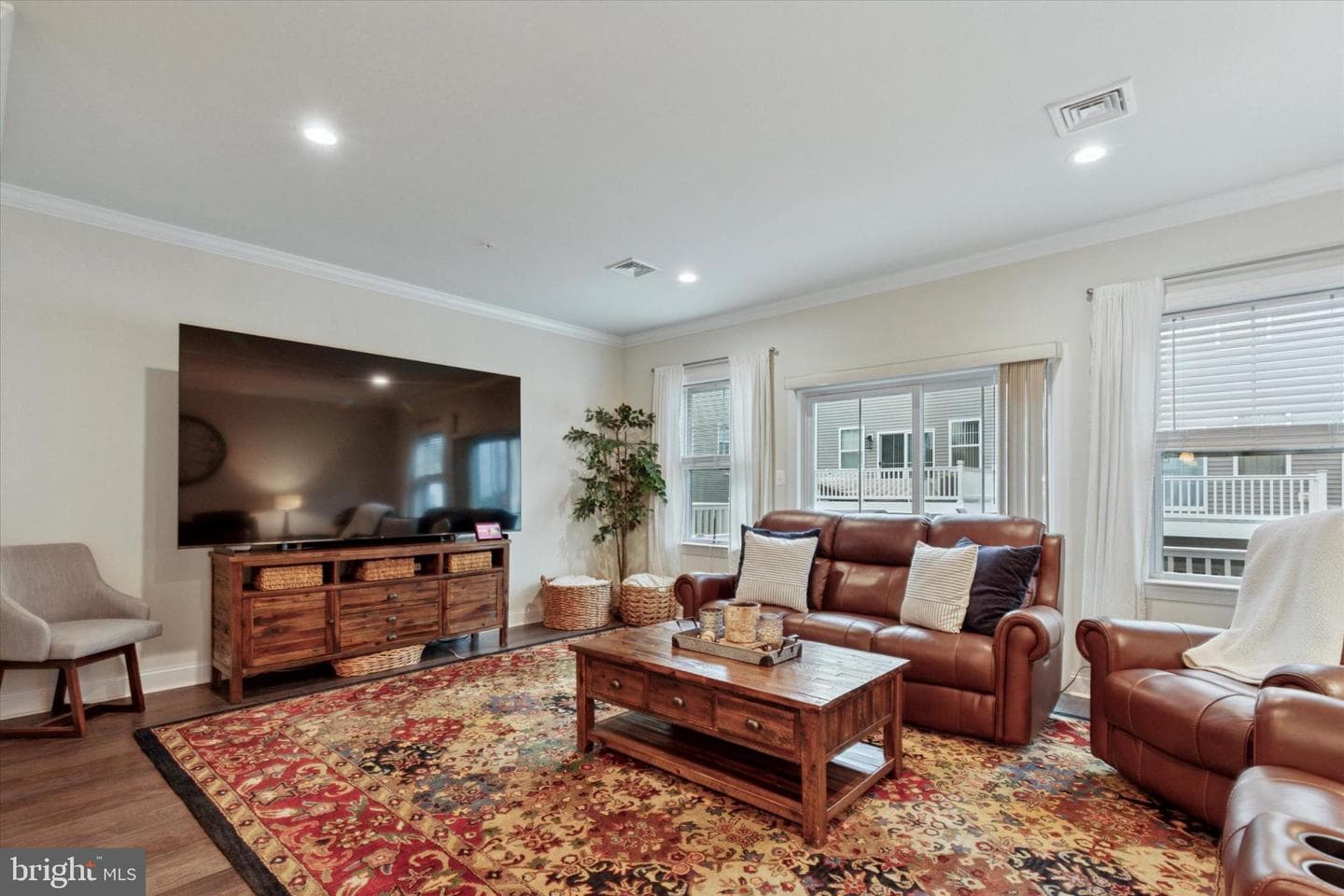 504 Holstein Street photo 11