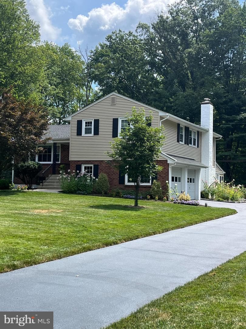 884 Parkwood Road photo 2