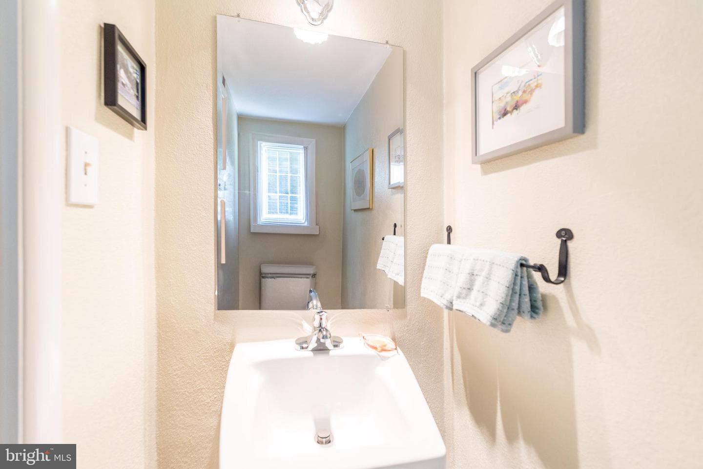 884 Parkwood Road photo 33