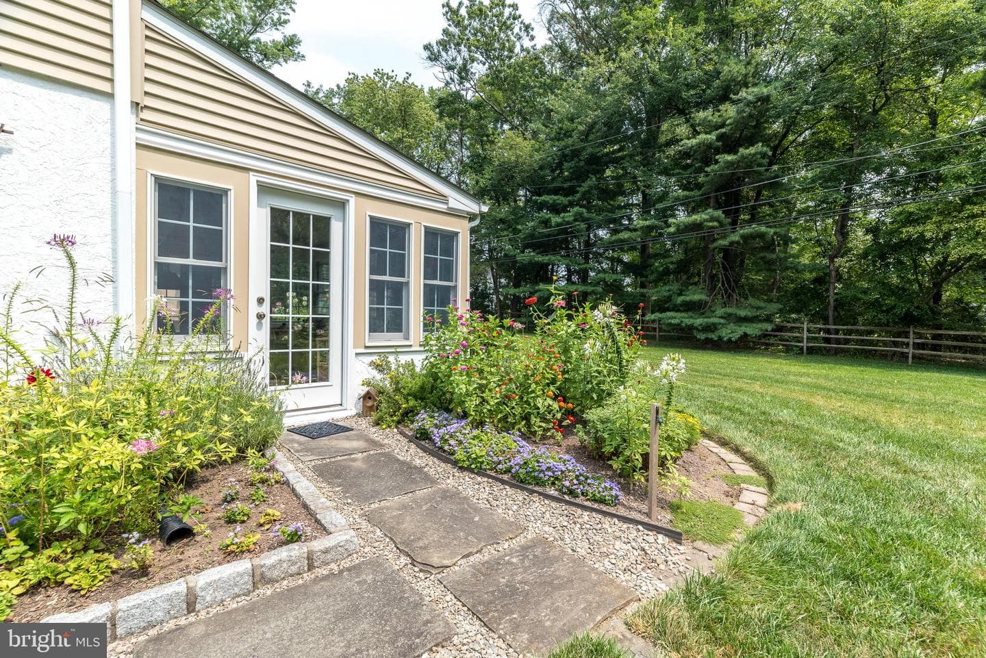884 Parkwood Road photo 9