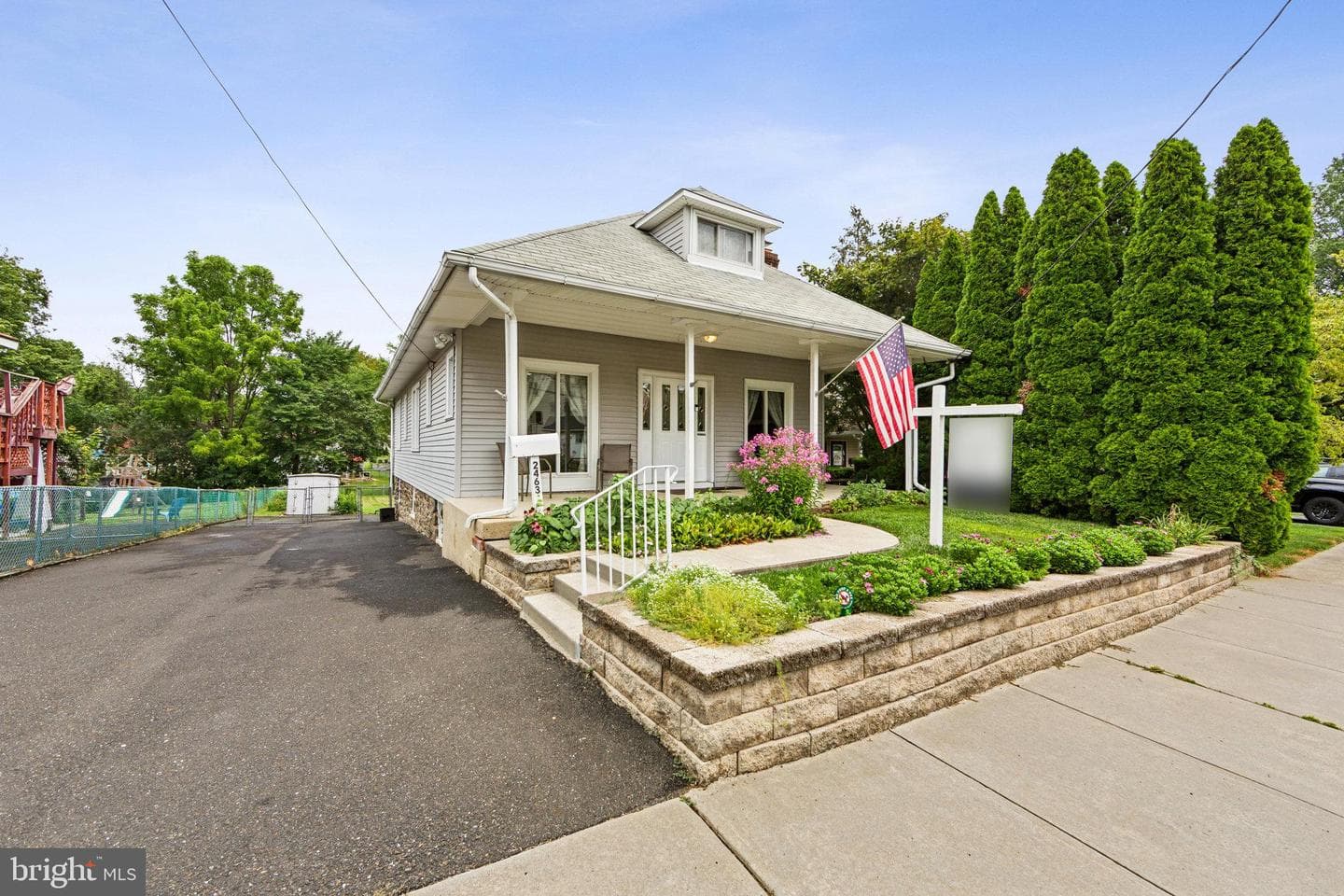 2463 Brookdale Avenue photo 2