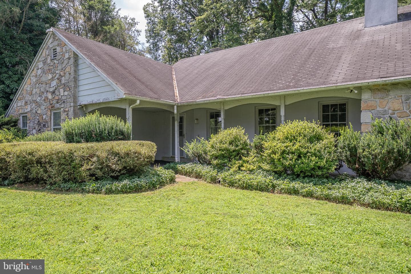 2227 N Stone Ridge Lane photo 3