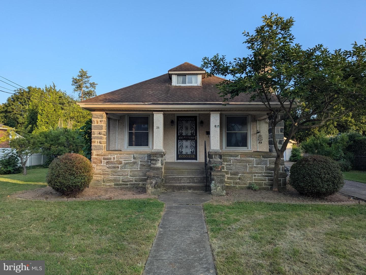 28 Grove Avenue