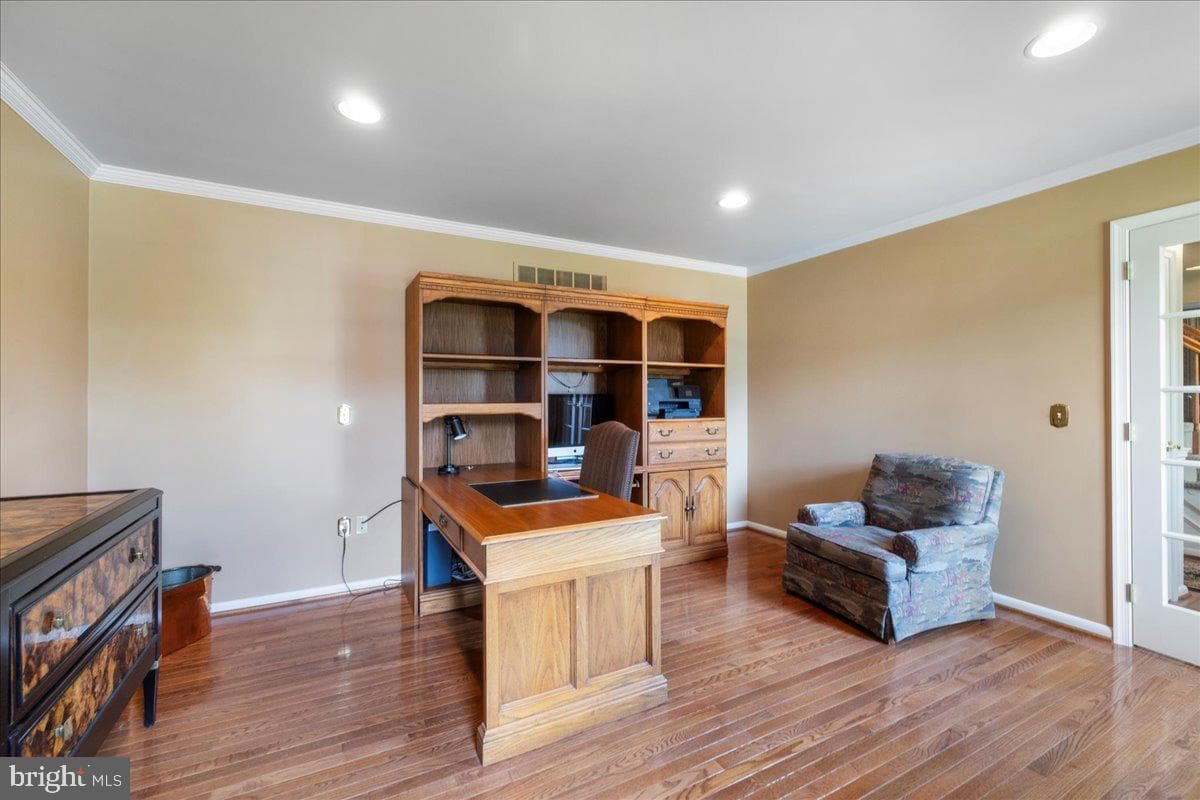 1054 Kingscote Drive photo 14