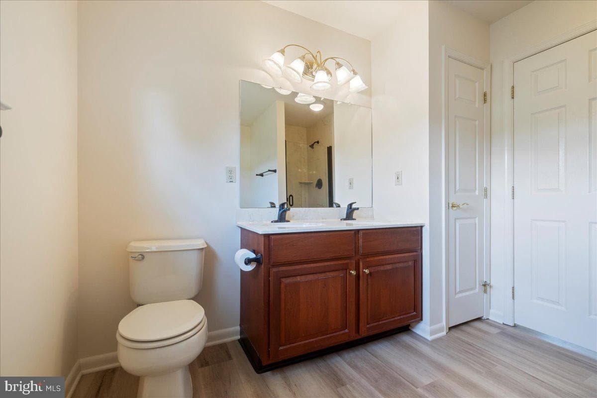 1054 Kingscote Drive photo 20