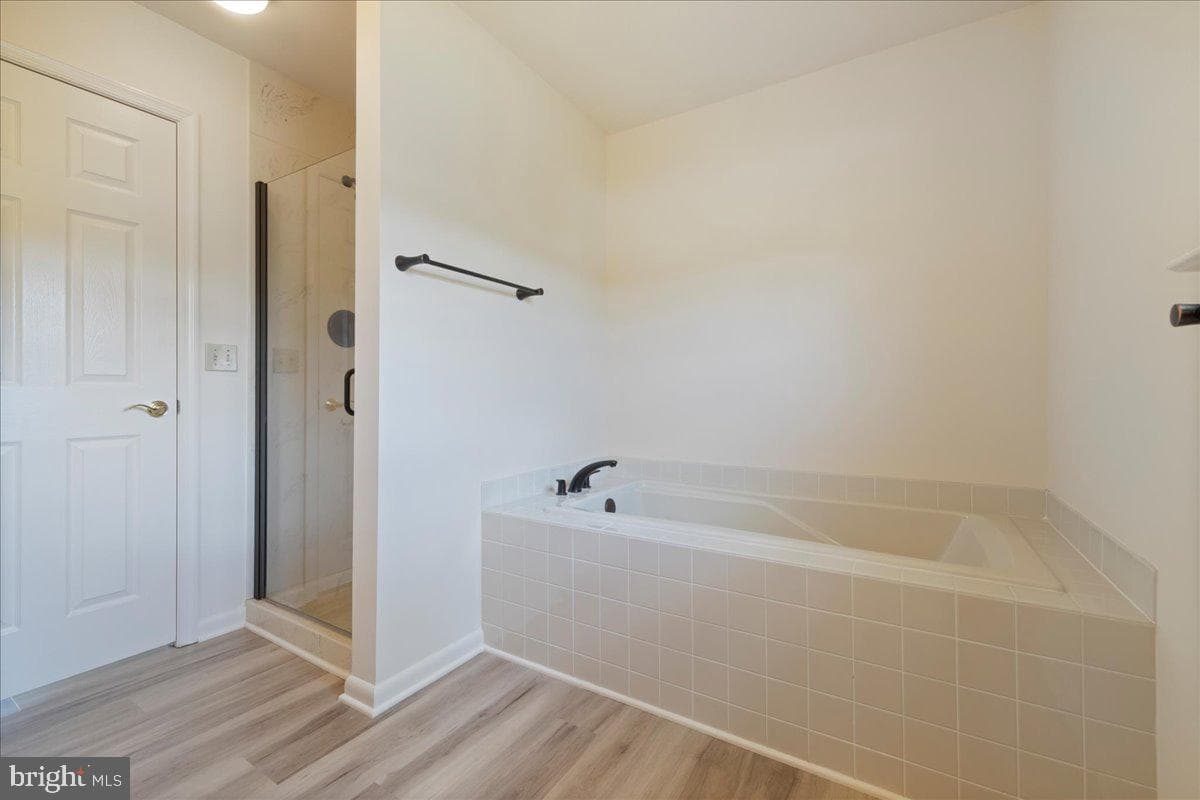 1054 Kingscote Drive photo 21