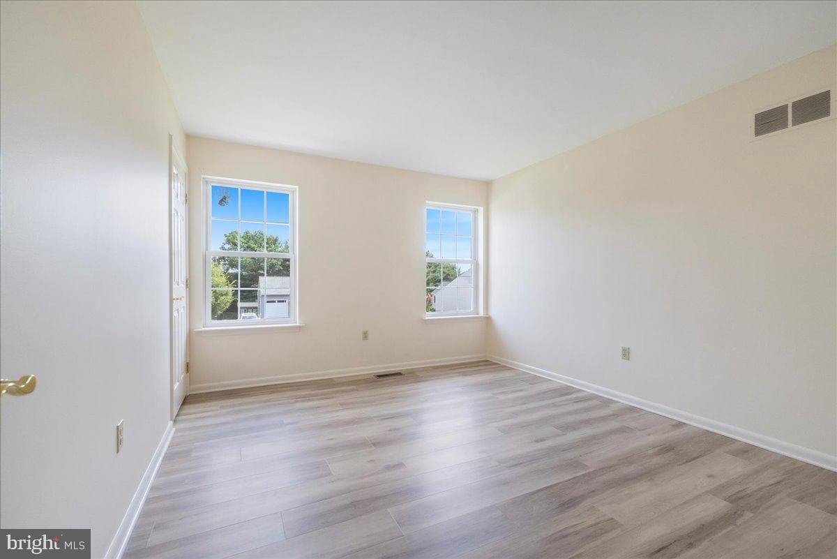 1054 Kingscote Drive photo 23