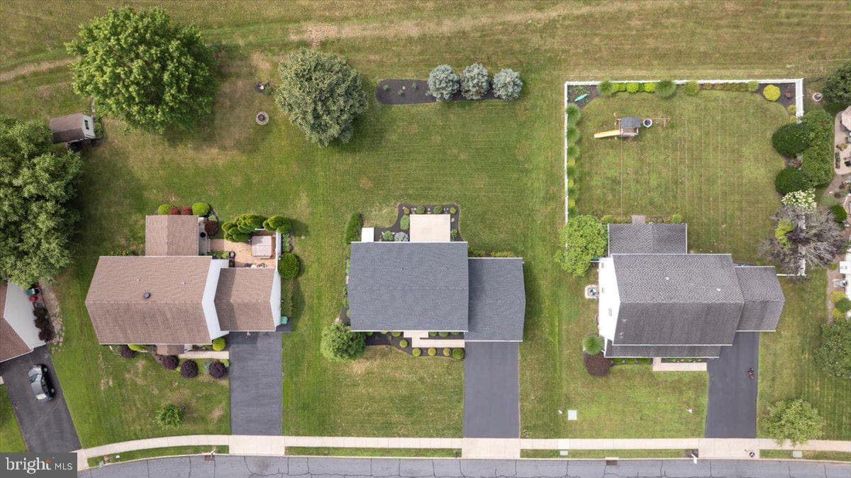 1054 Kingscote Drive photo 4