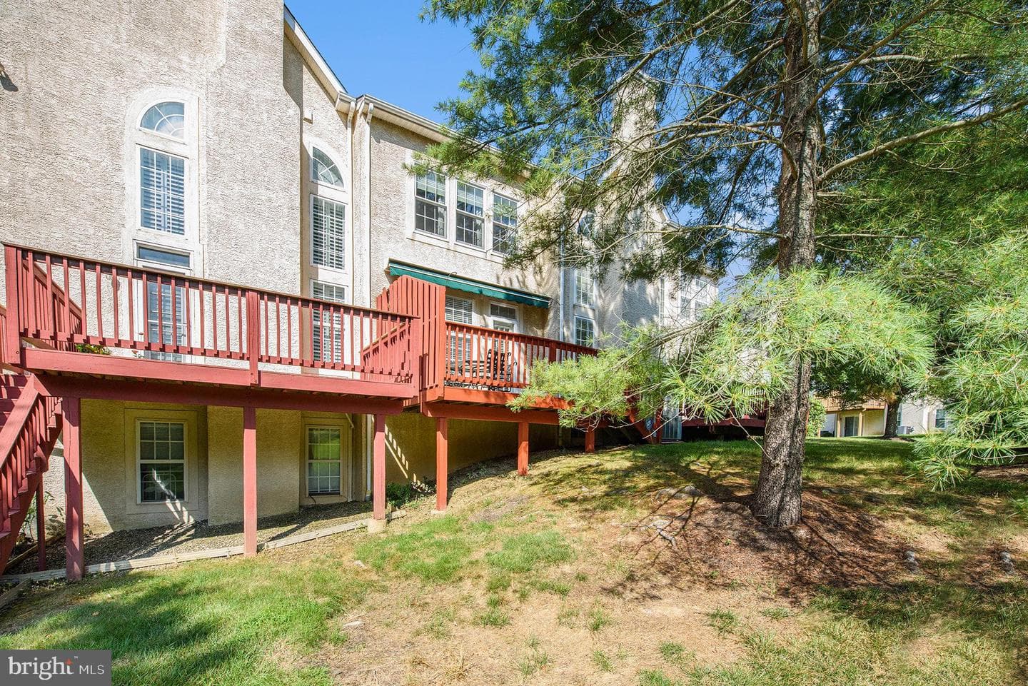 381 Dewsbury Place photo 31