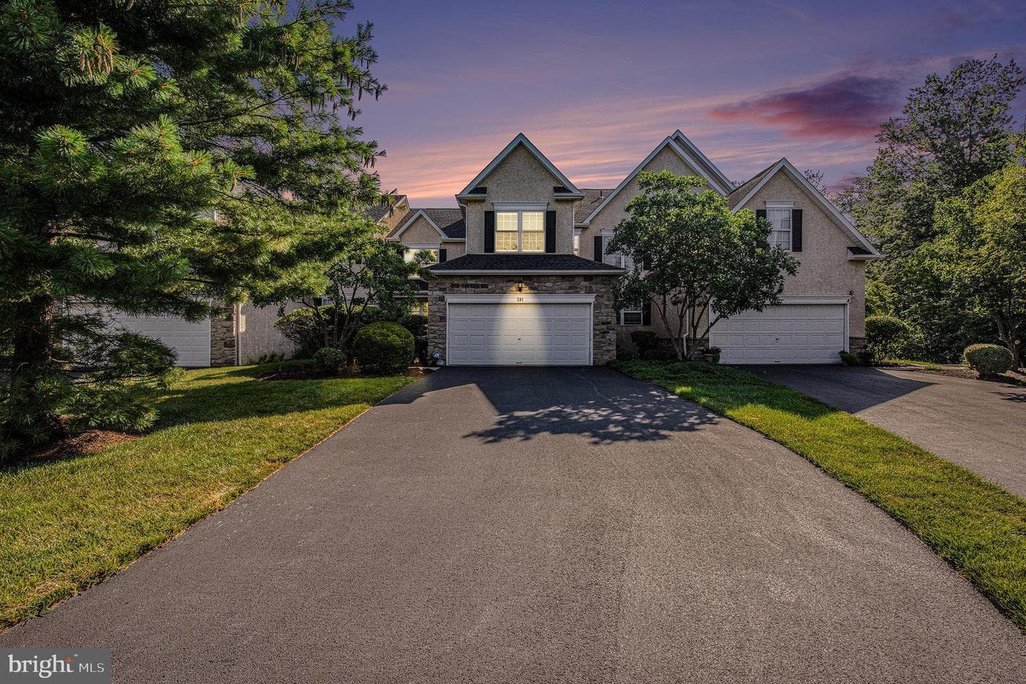 381 Dewsbury Place photo 32