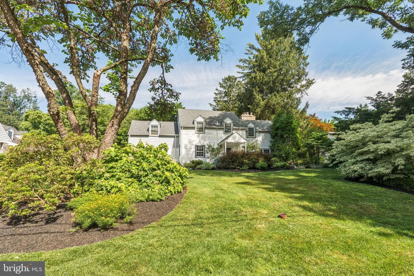 744 Clarendon Road photo 1