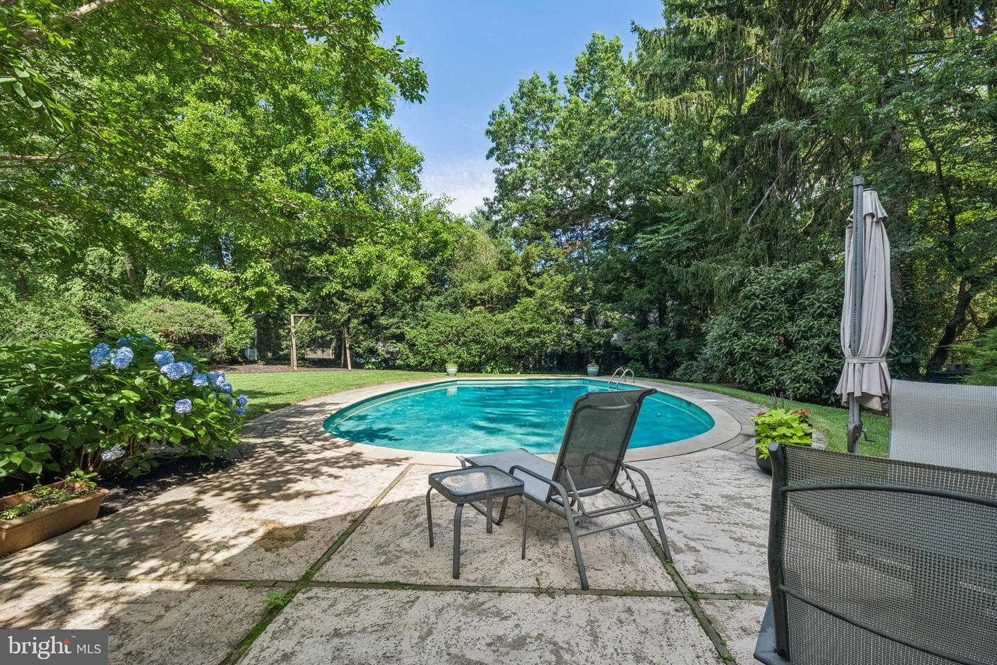 744 Clarendon Road photo 2