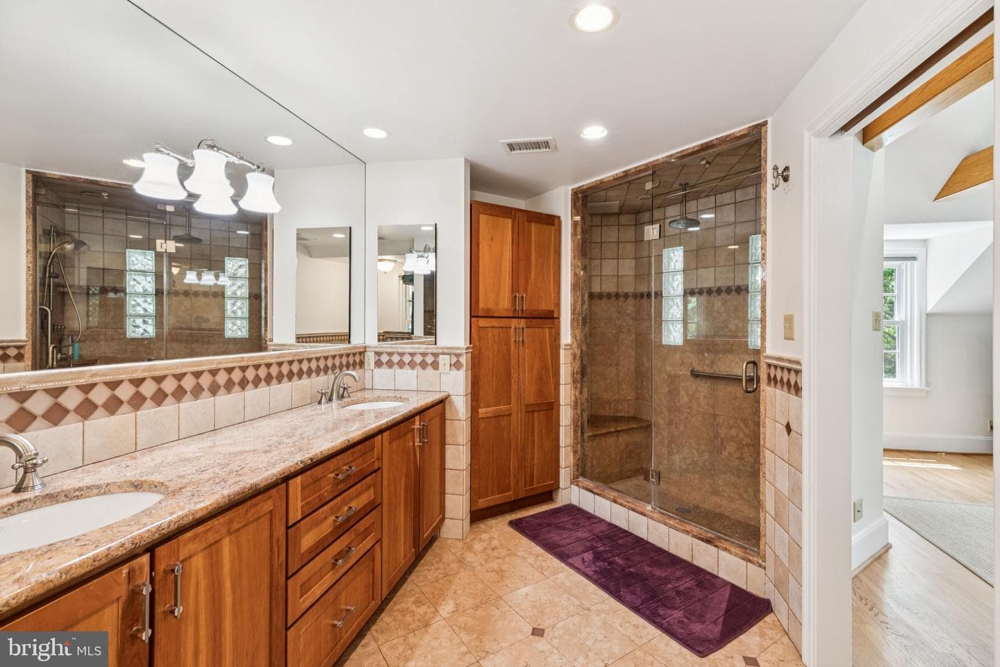 744 Clarendon Road photo 24