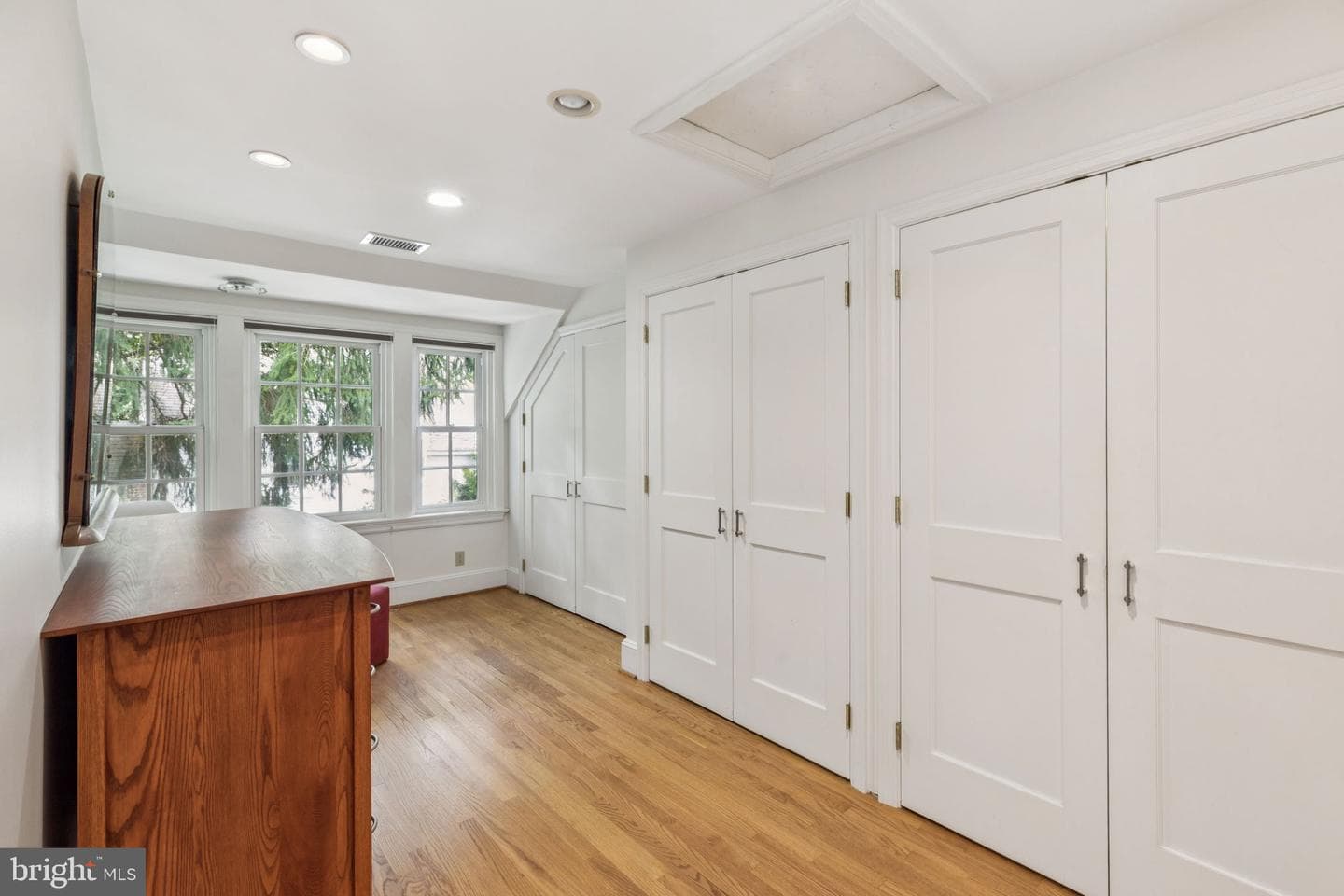 744 Clarendon Road photo 25