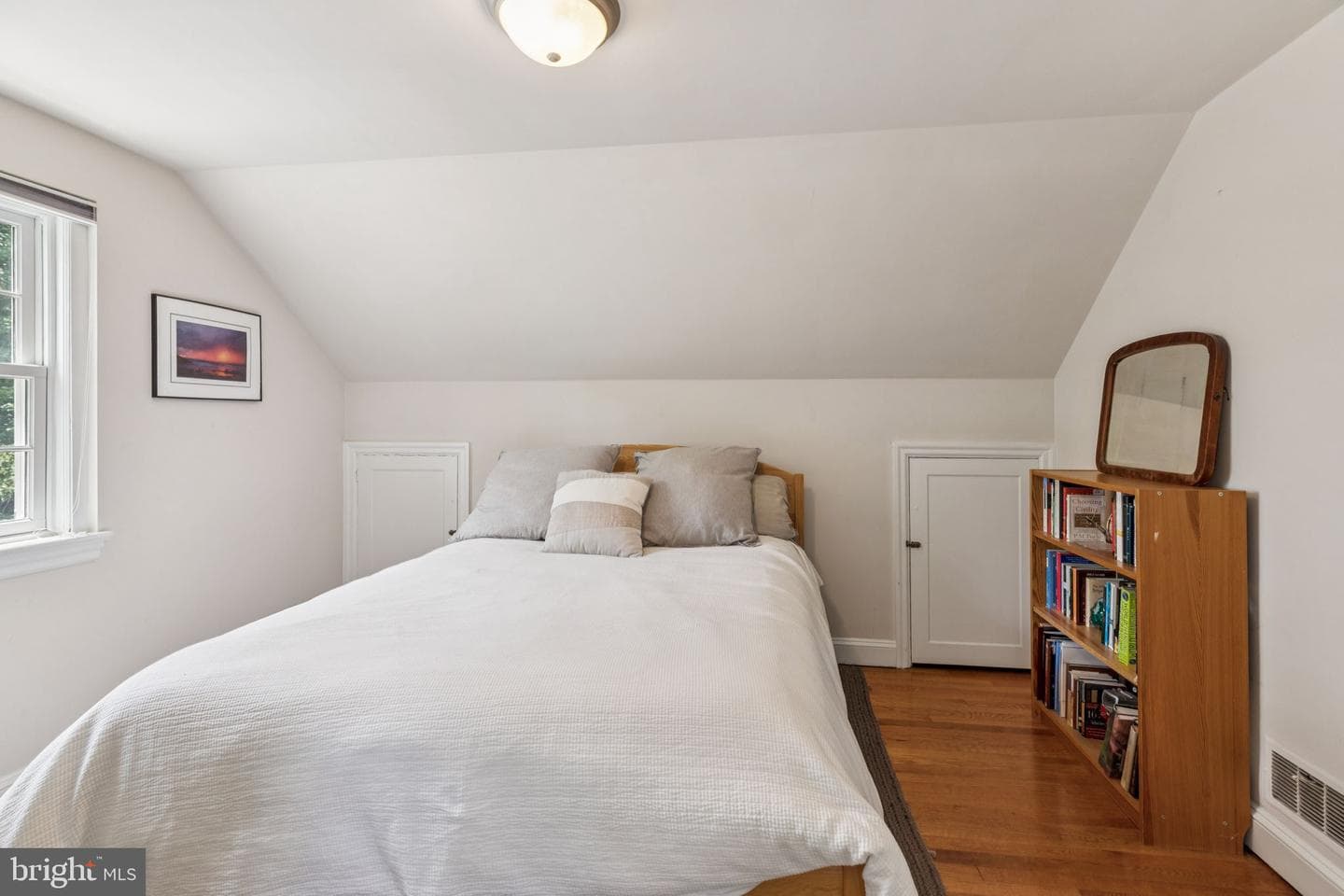 744 Clarendon Road photo 32