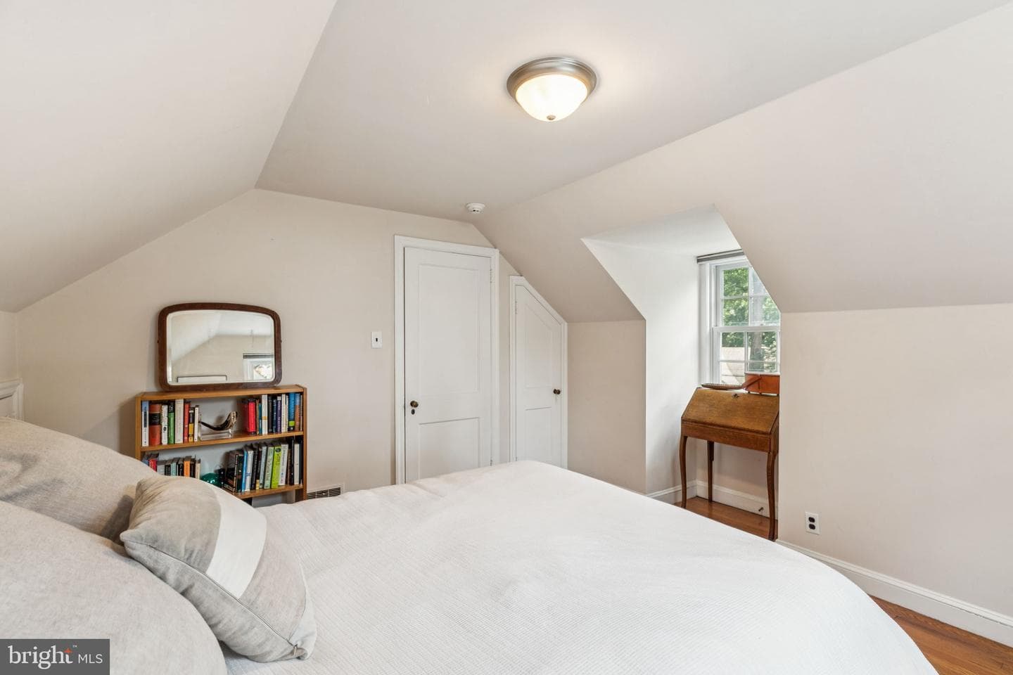 744 Clarendon Road photo 33