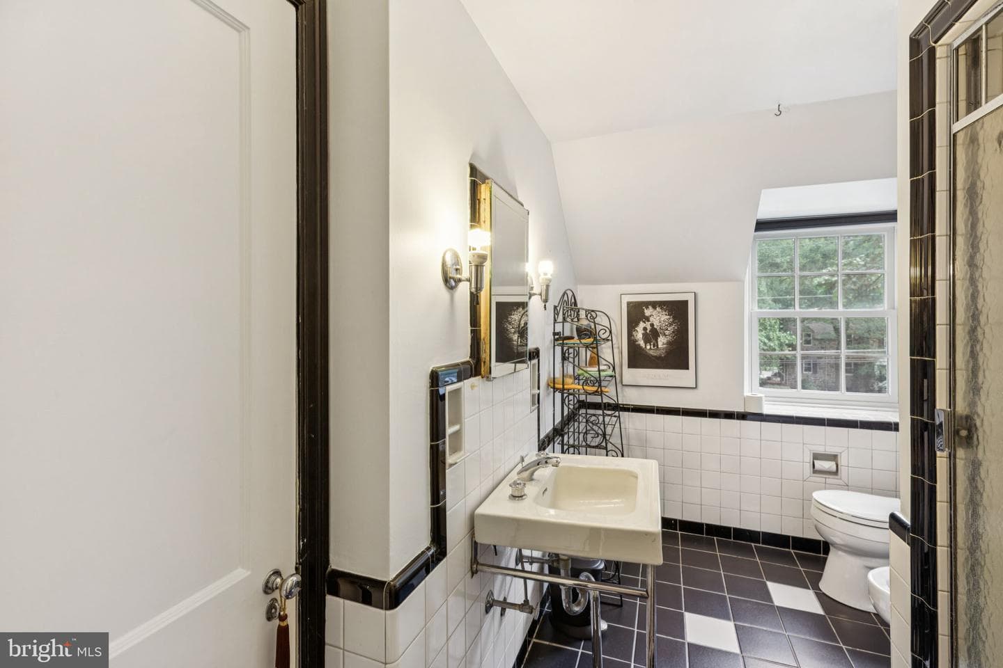 744 Clarendon Road photo 36