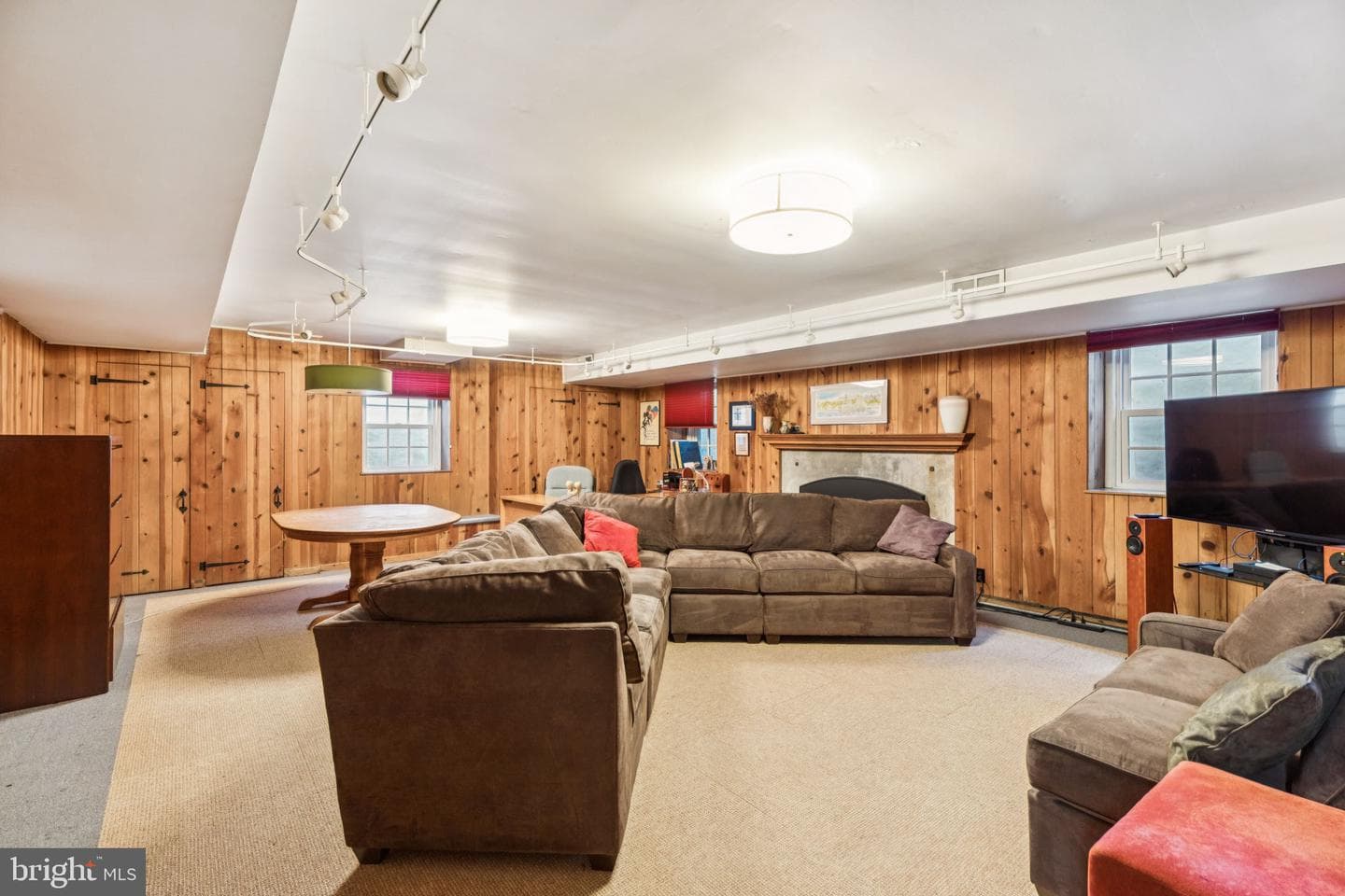 744 Clarendon Road photo 39