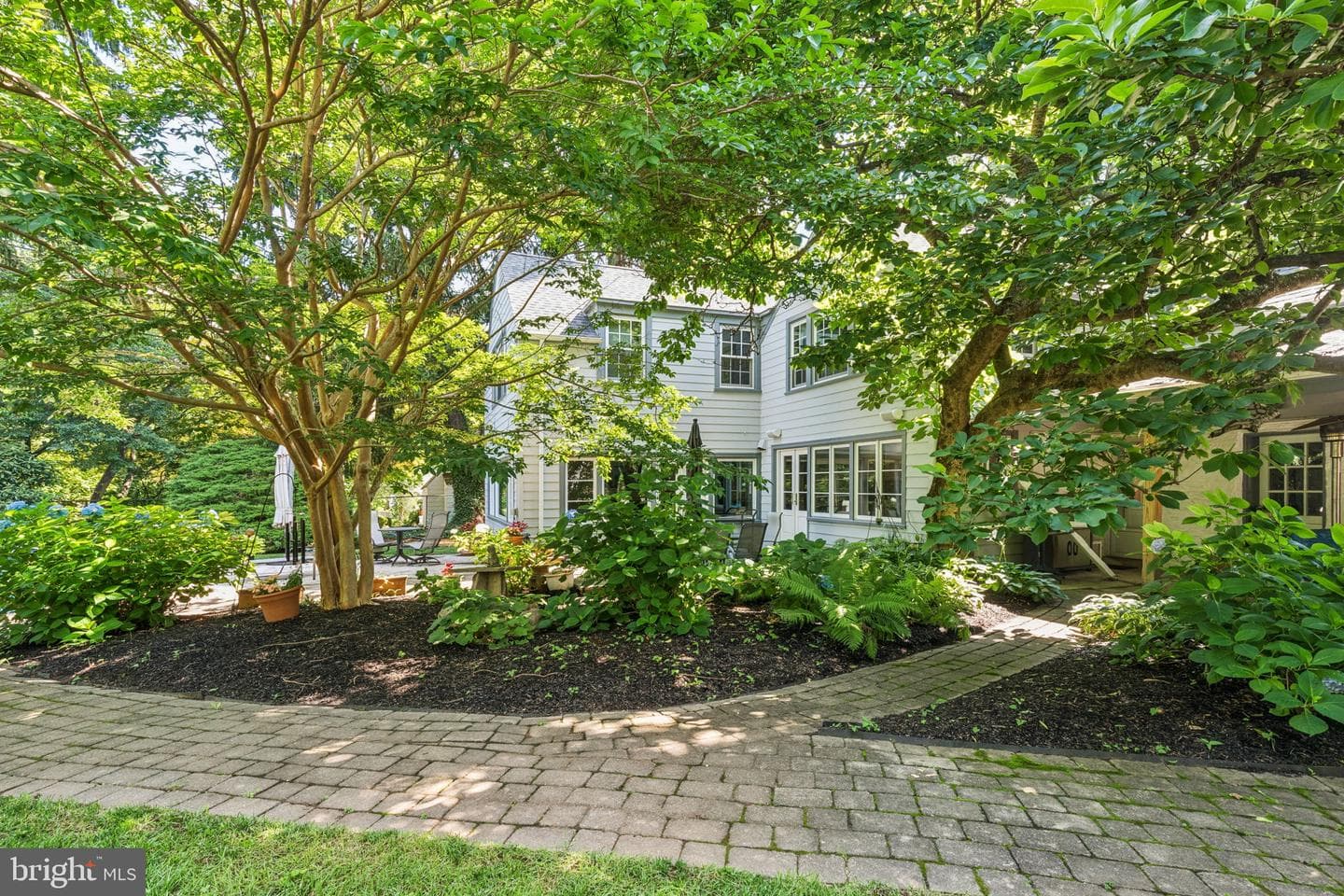 744 Clarendon Road photo 4