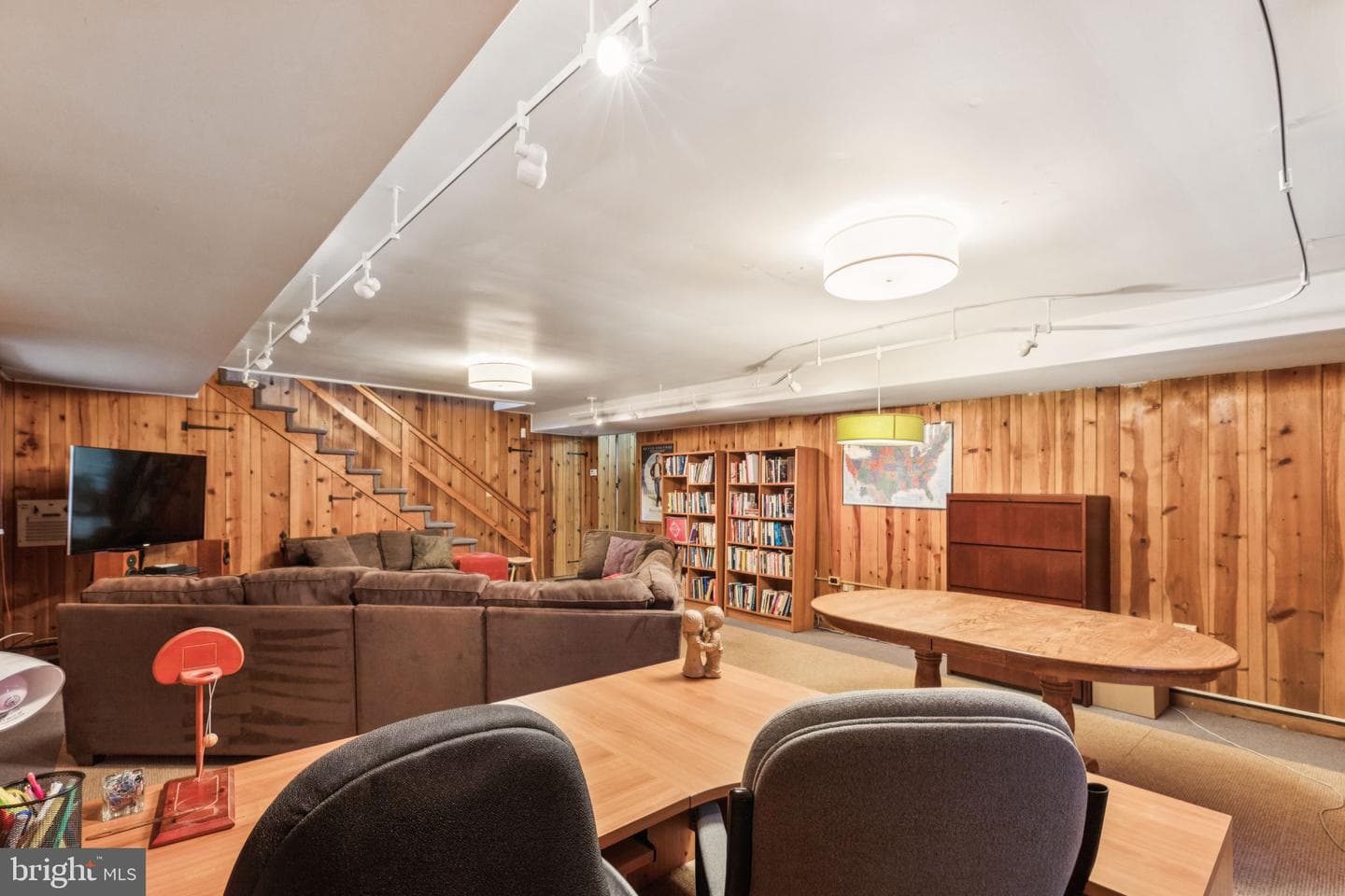 744 Clarendon Road photo 40