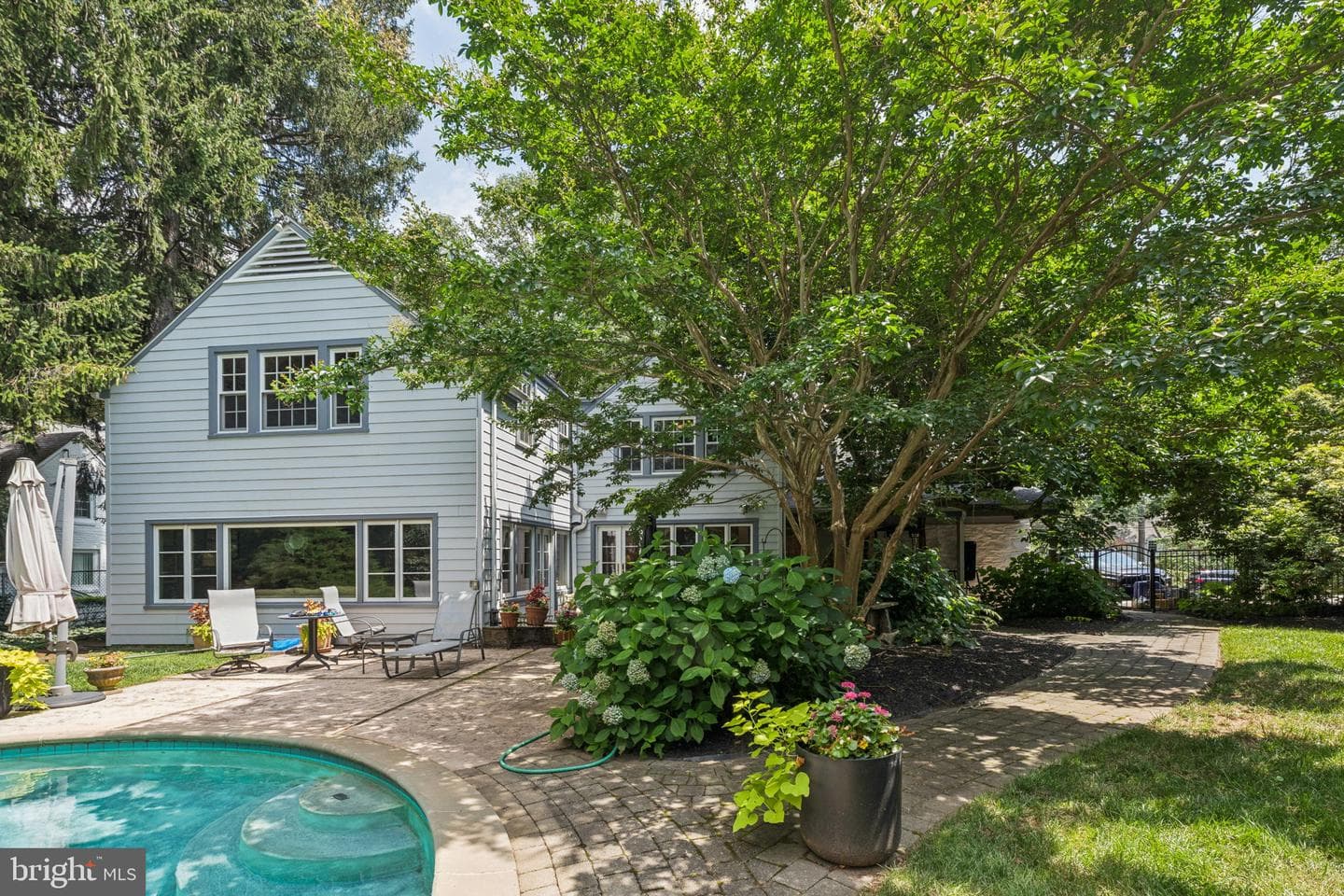 744 Clarendon Road photo 5
