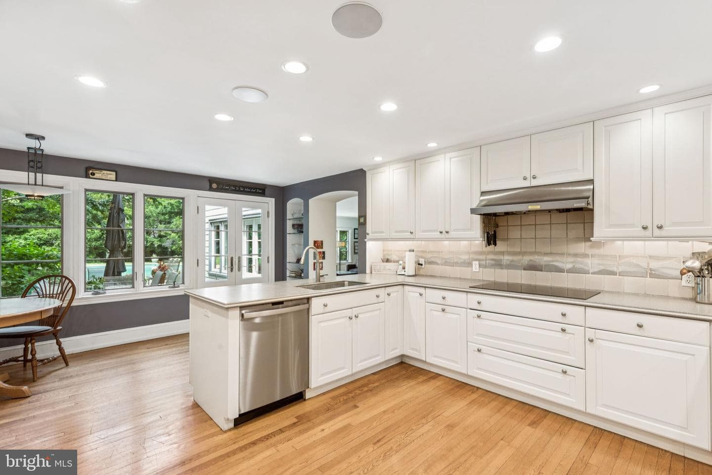 744 Clarendon Road photo 8