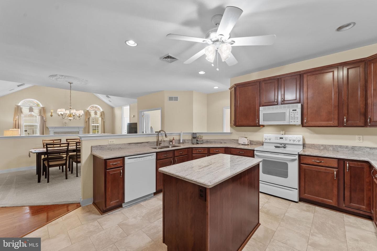 1063 Bordeaux Lane photo 13