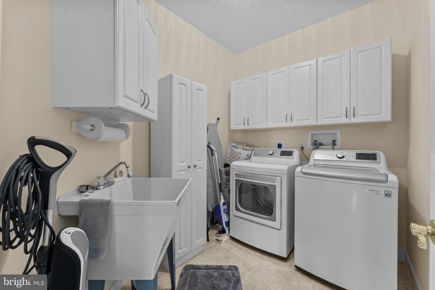 1063 Bordeaux Lane photo 22