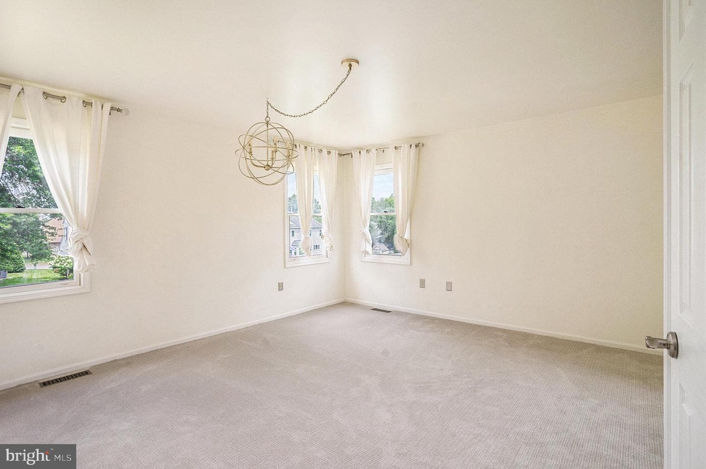 235 Freeland Drive photo 23