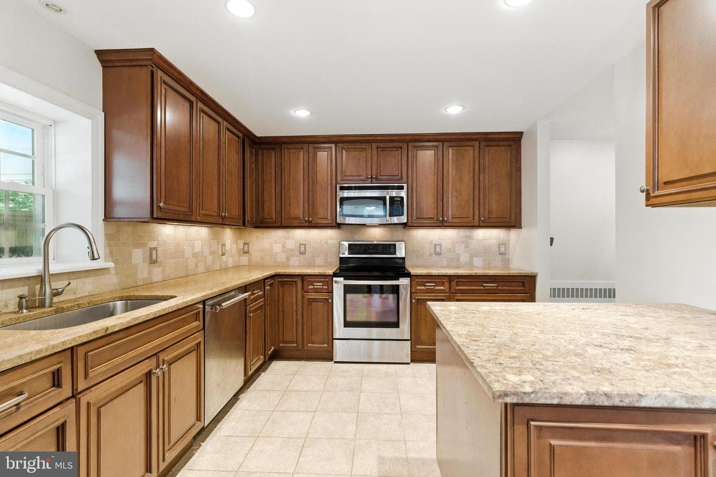520 Twin Oaks Drive photo 11