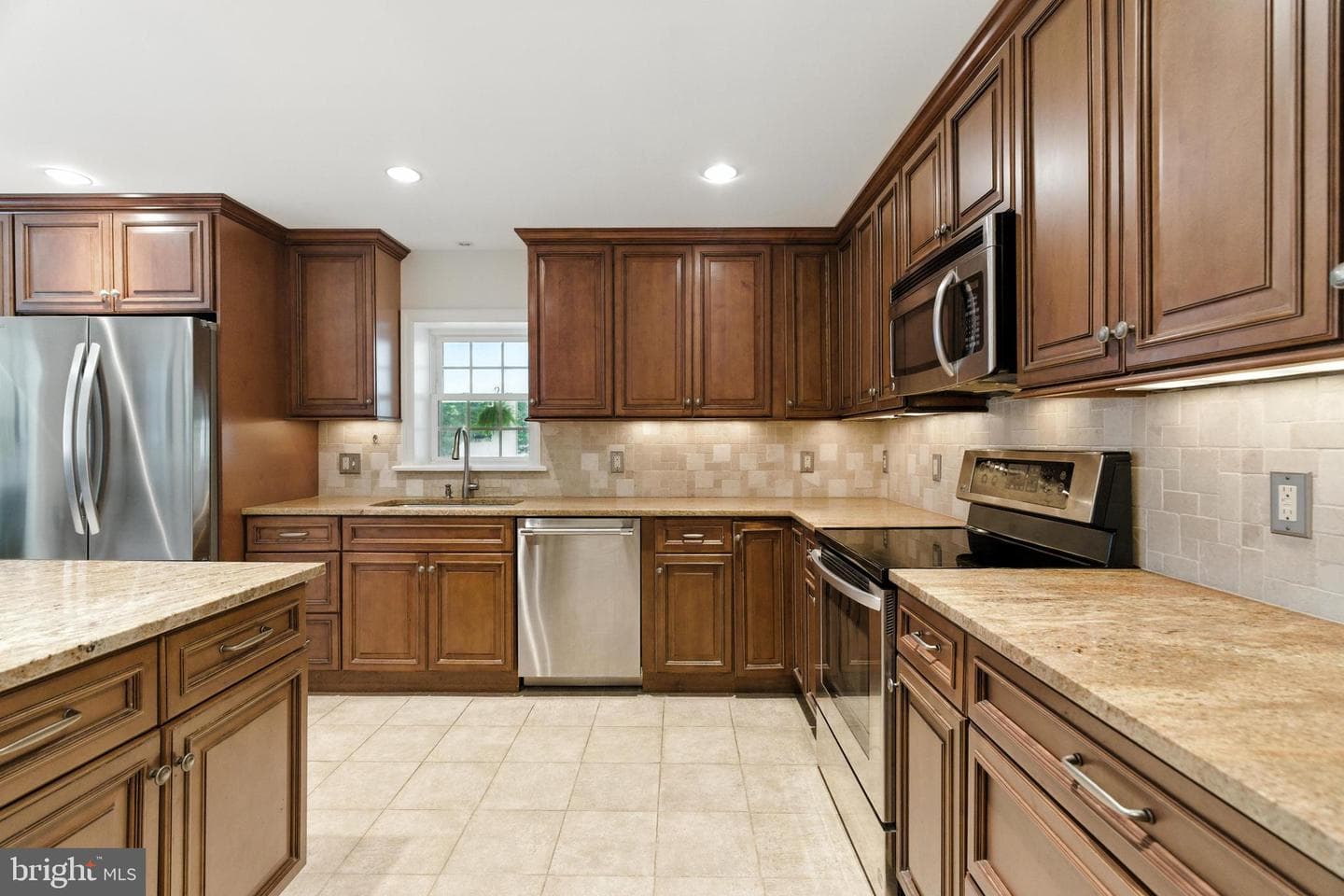 520 Twin Oaks Drive photo 12