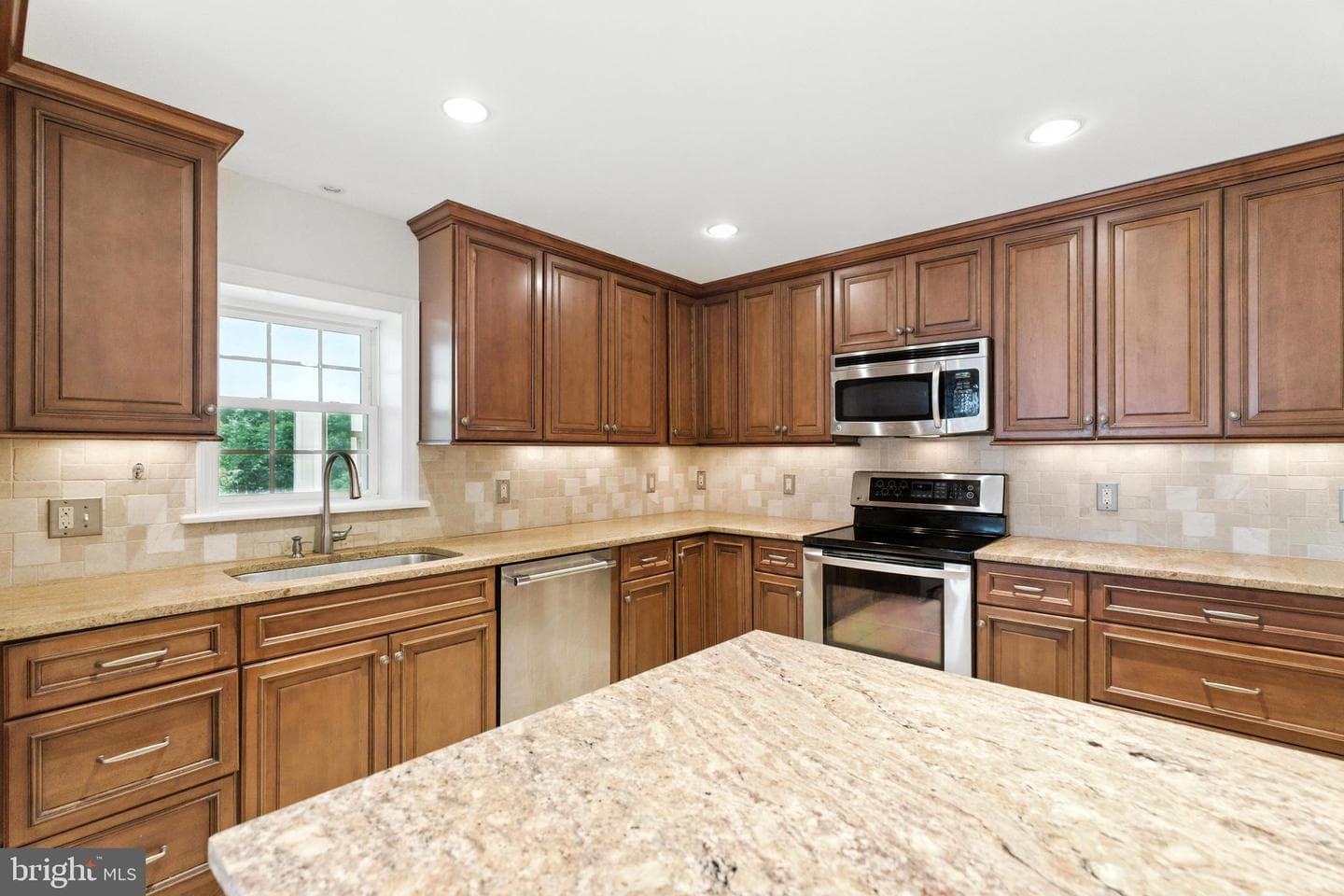 520 Twin Oaks Drive photo 13