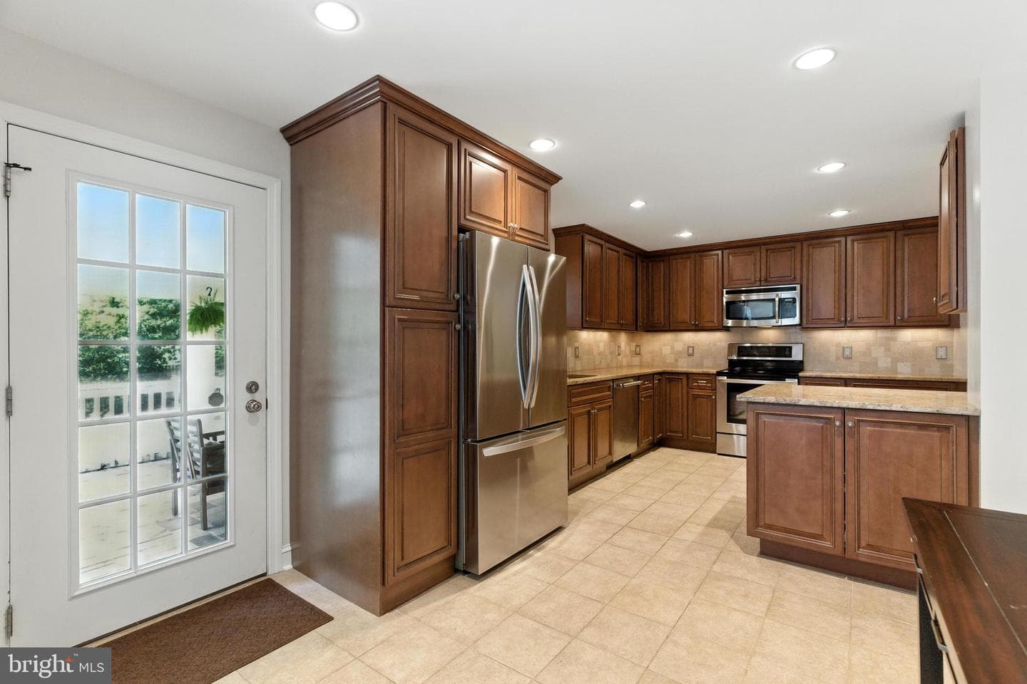 520 Twin Oaks Drive photo 9