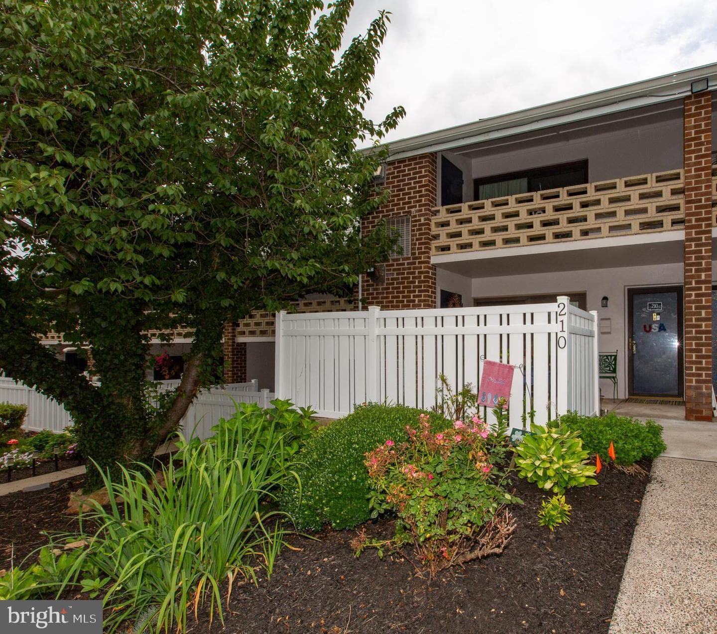 210 Stony Way photo 1