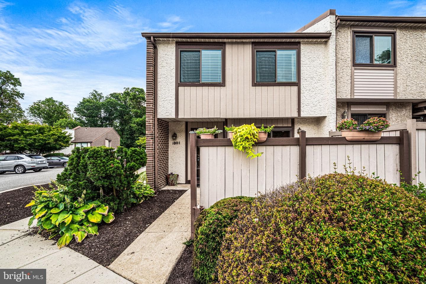 1801 Linden Way photo 2