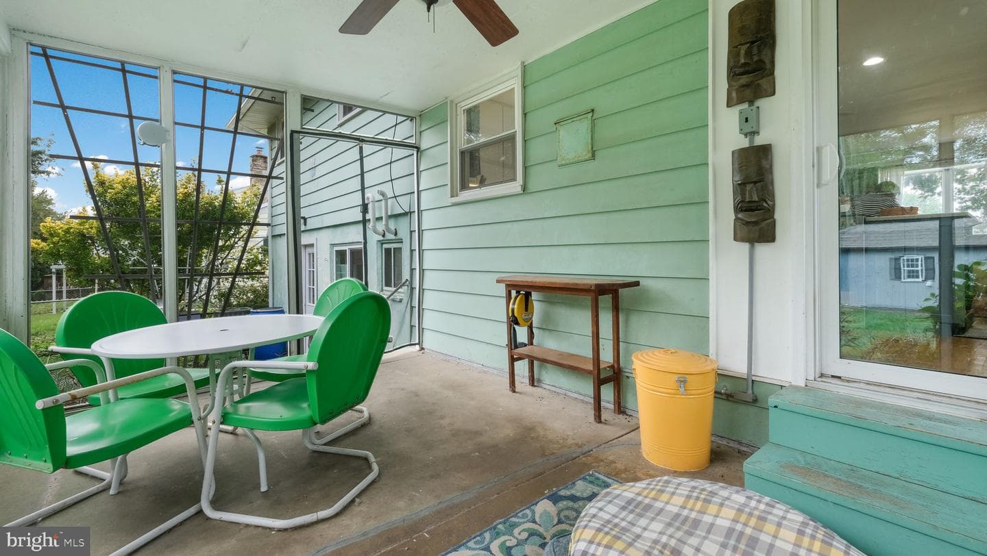 2721 Rossiter Avenue photo 11