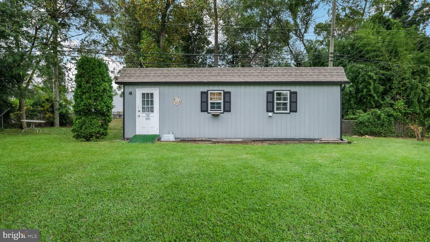 2721 Rossiter Avenue photo 24