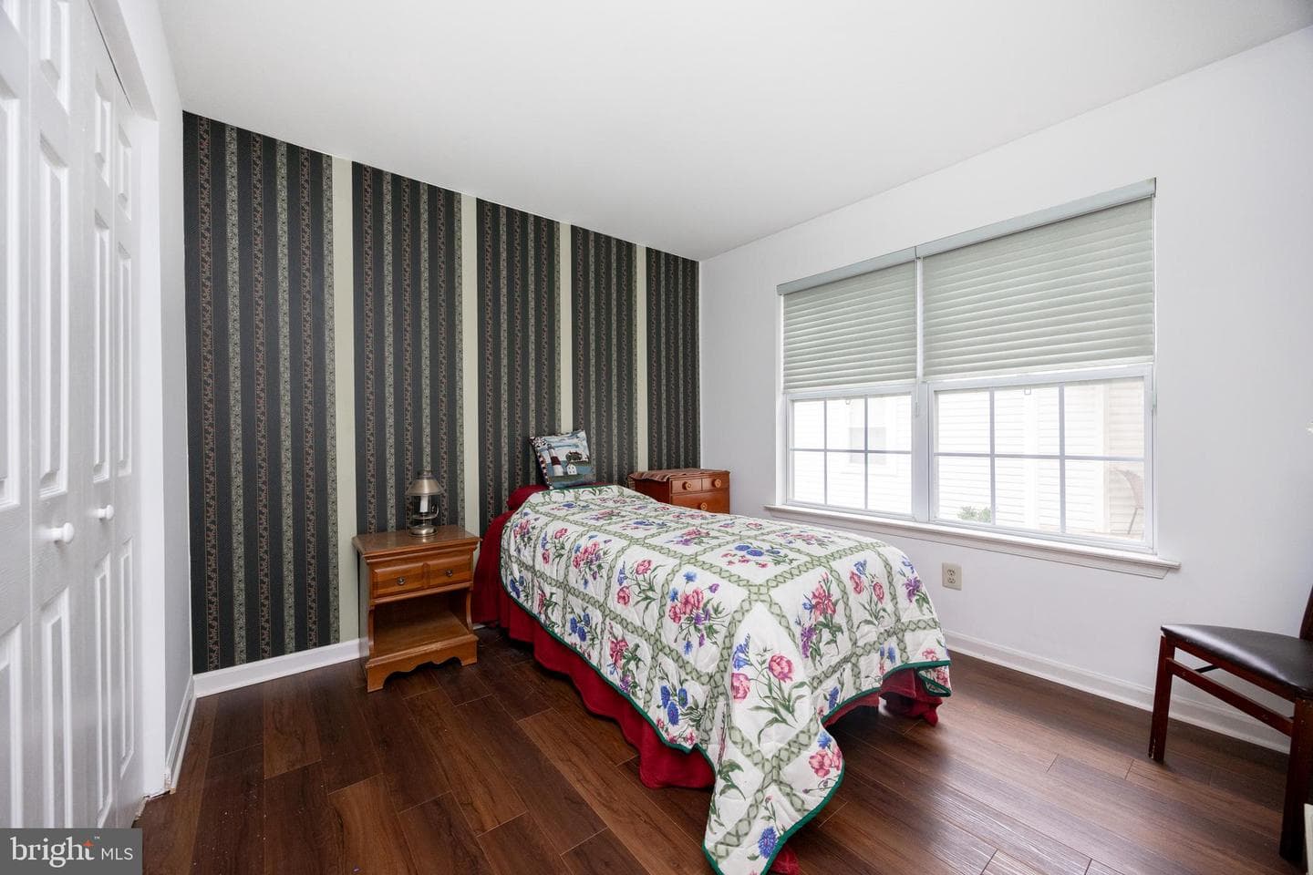 16 Longcross Road photo 29